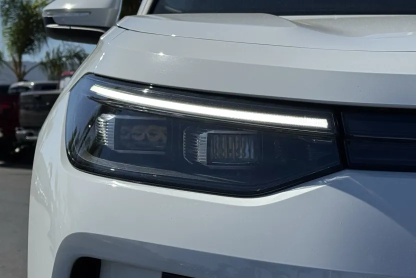 2025 Volkswagen Tiguan SE photo 1
