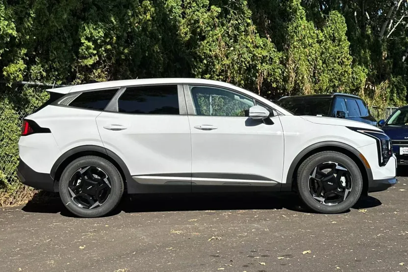 2026 Kia Sportage EX photo 1