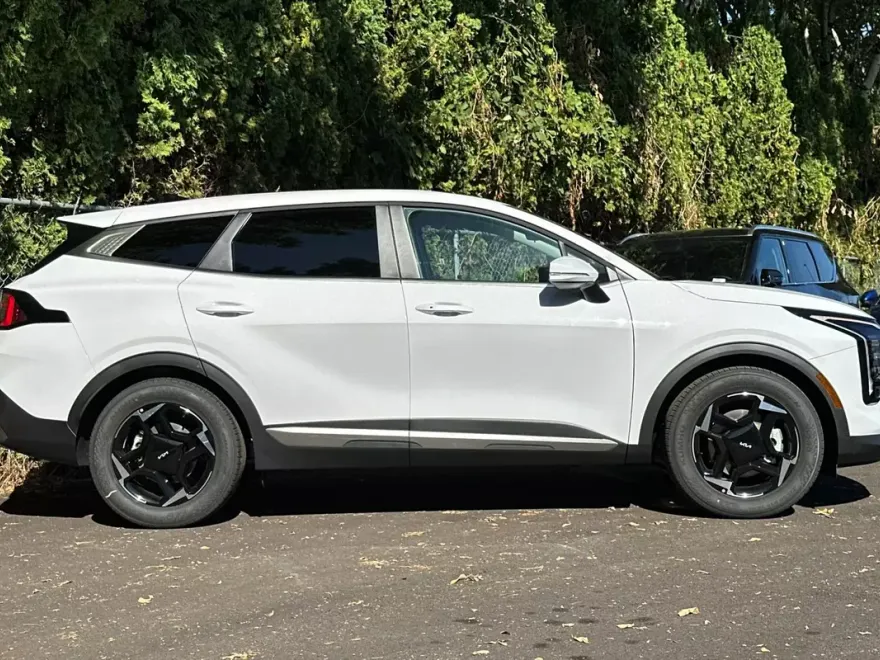 2026 Kia Sportage EX photo 1