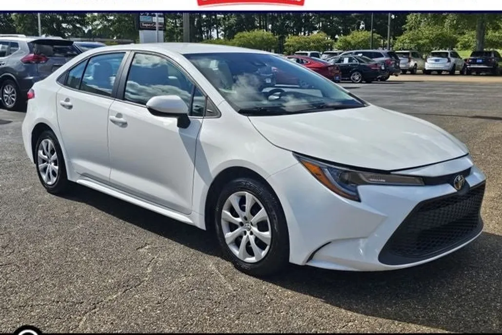 2022 Toyota Corolla LE photo 1