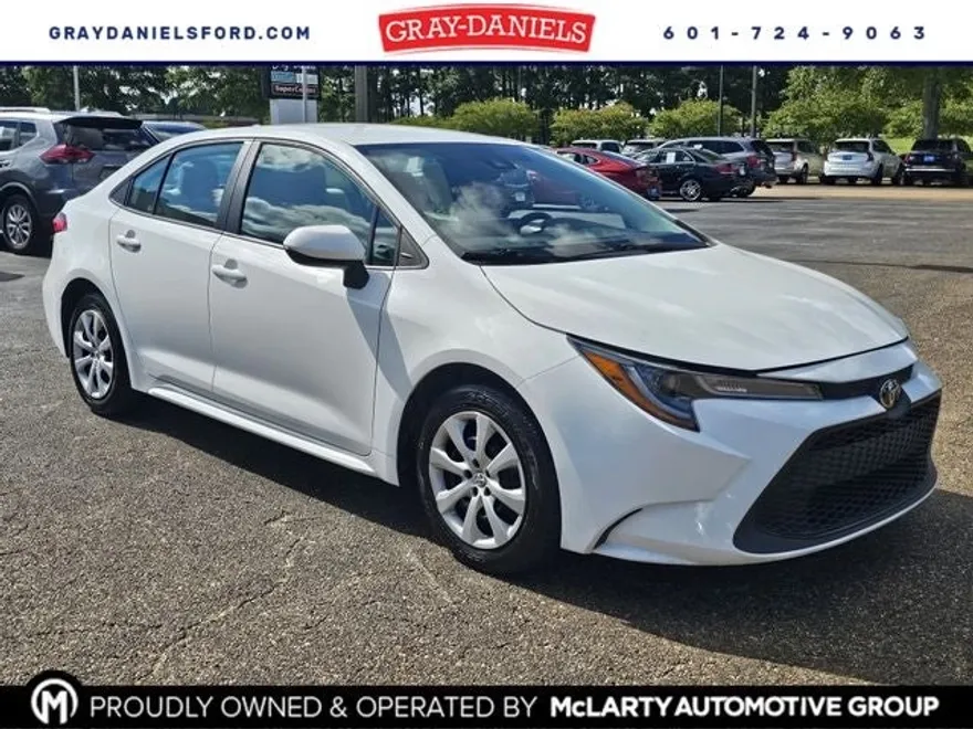 2022 Toyota Corolla LE photo 1