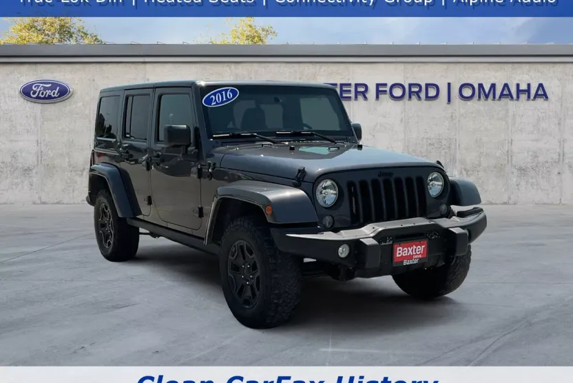 2016 Jeep Wrangler Unlimited Sahara photo 1
