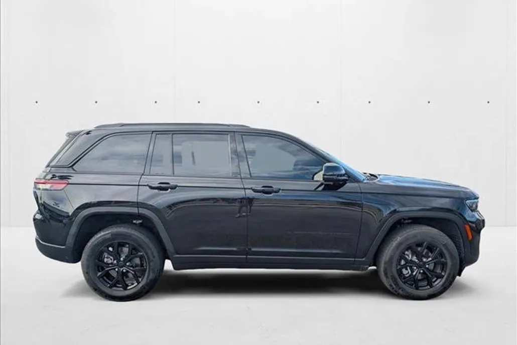 2024 Jeep Grand Cherokee Altitude photo 1