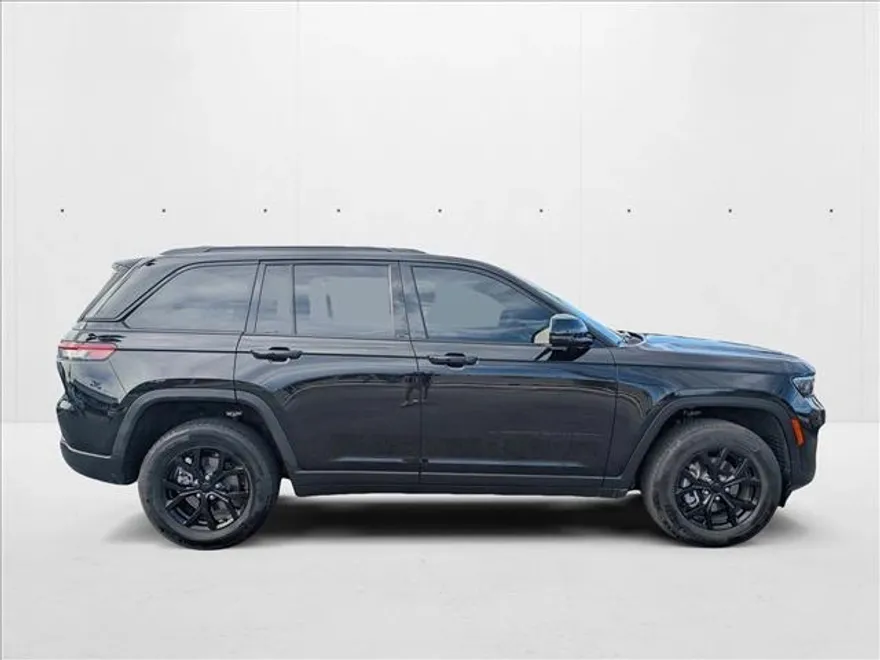 2024 Jeep Grand Cherokee Altitude photo 1