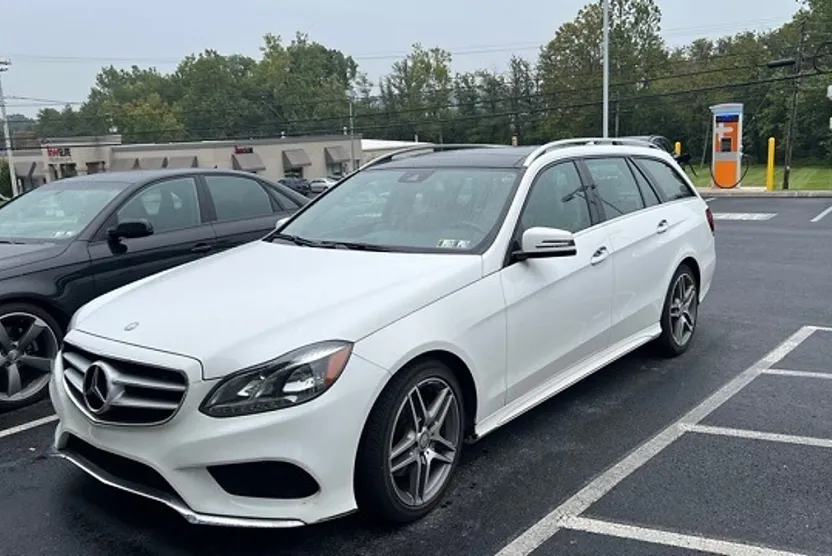 2015 Mercedes Benz E 350 4MATIC photo 1