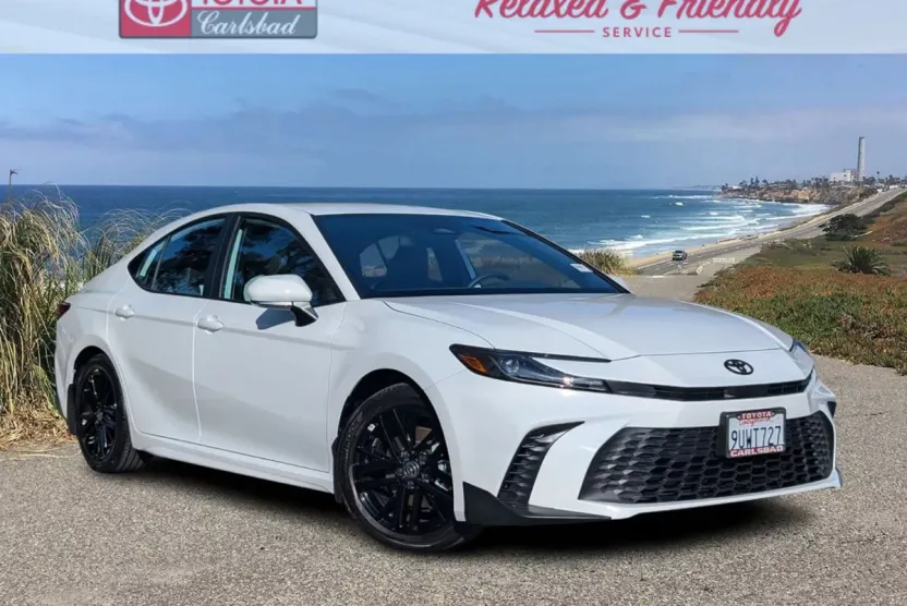 2025 Toyota Camry SE photo 1