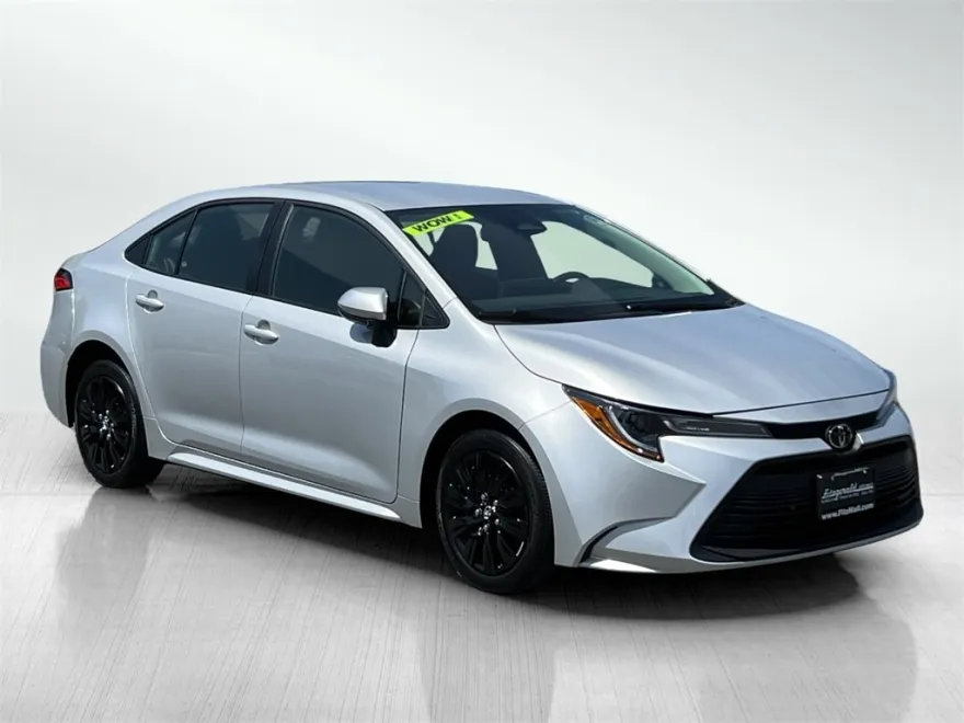 2024 Toyota Corolla LE photo 1