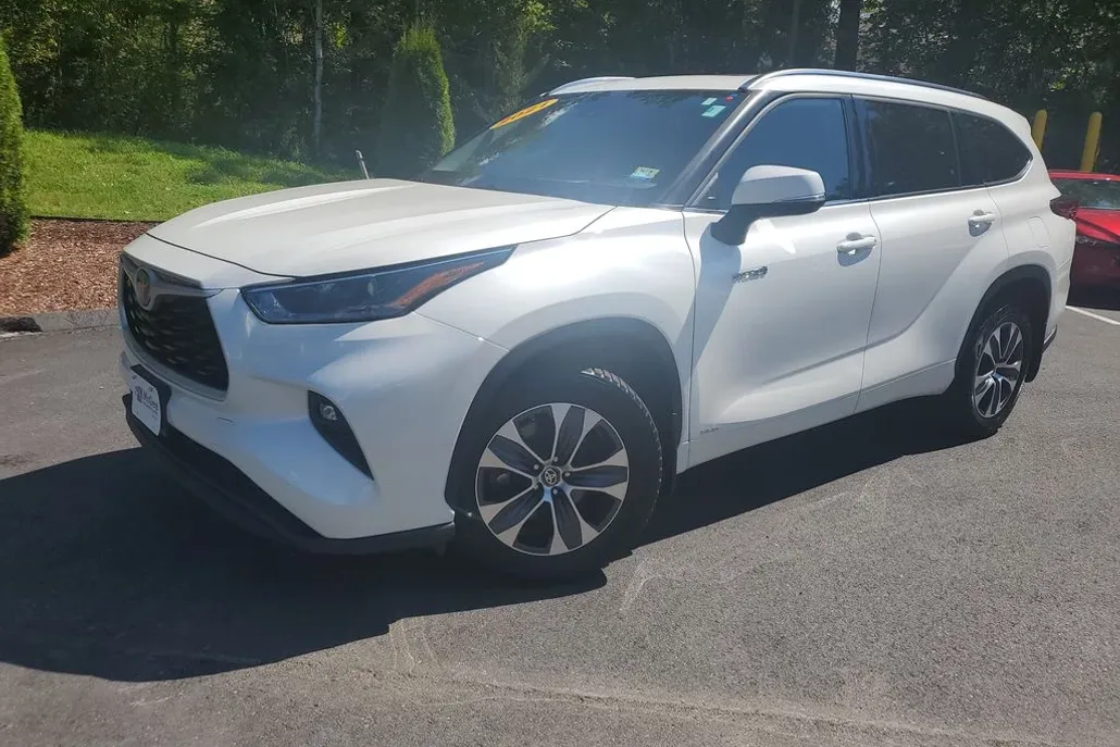 2021 Toyota Highlander Hybrid XLE photo 1