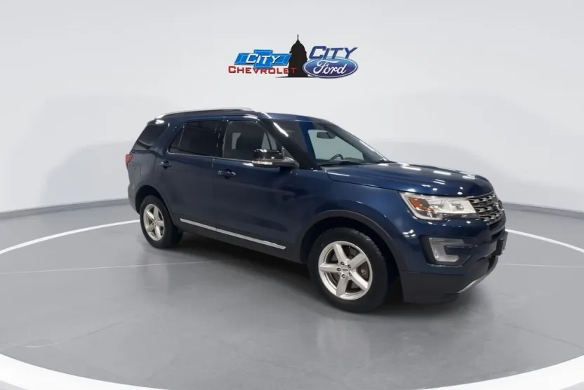 2017 Ford Explorer XLT photo 1