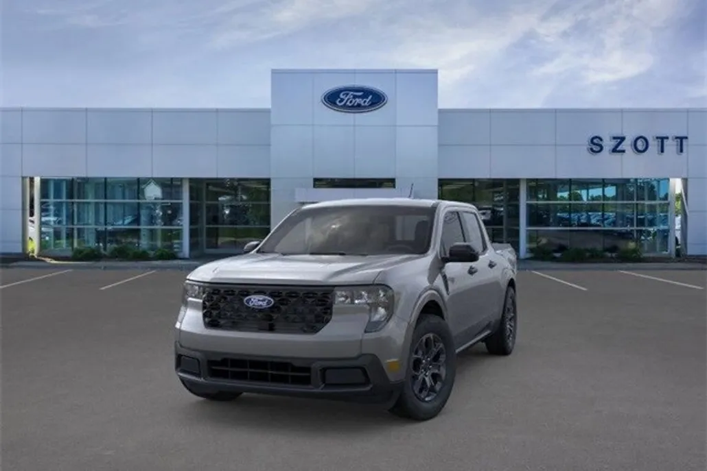 2025 Ford Maverick XLT photo 1
