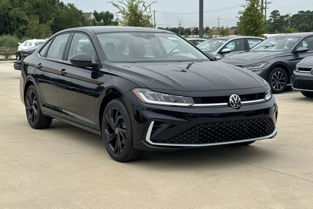 2025 Volkswagen Jetta SE photo 1