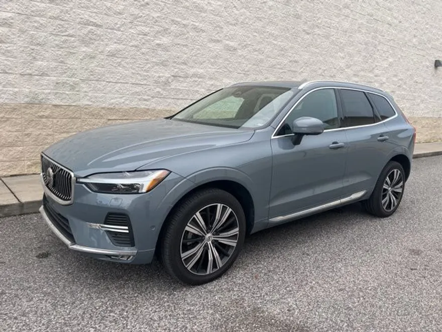 2023 Volvo XC60 B5 Plus photo 1