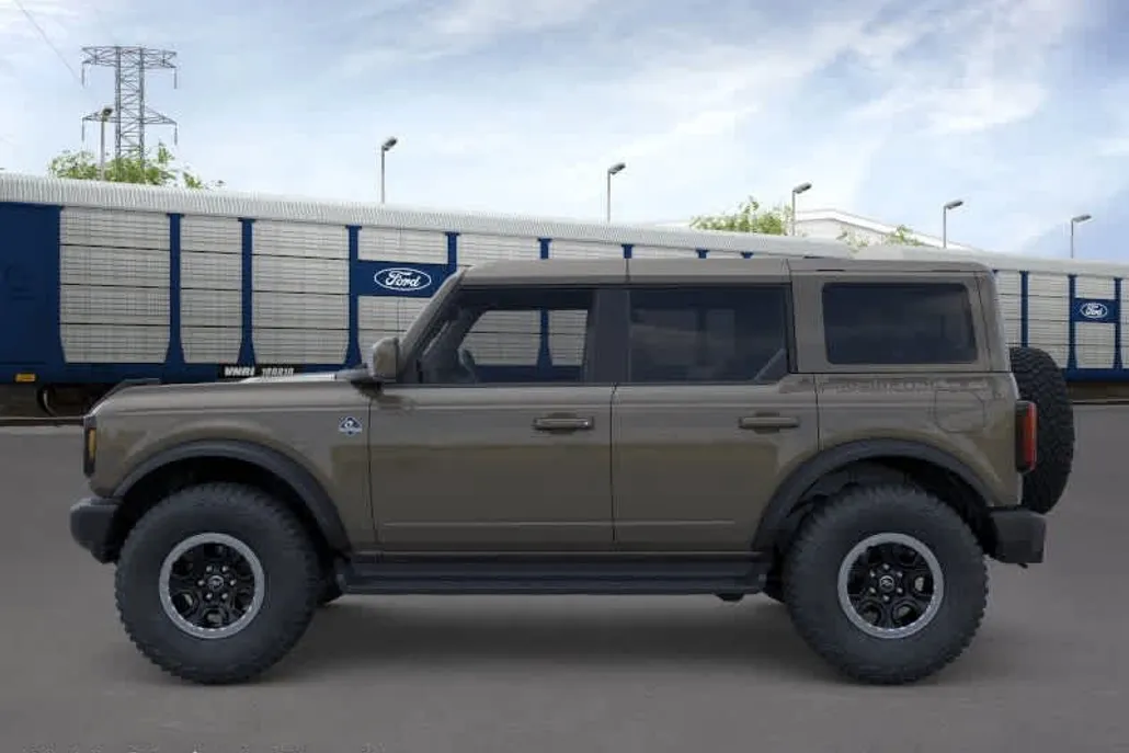2025 Ford Bronco Outer Banks photo 1