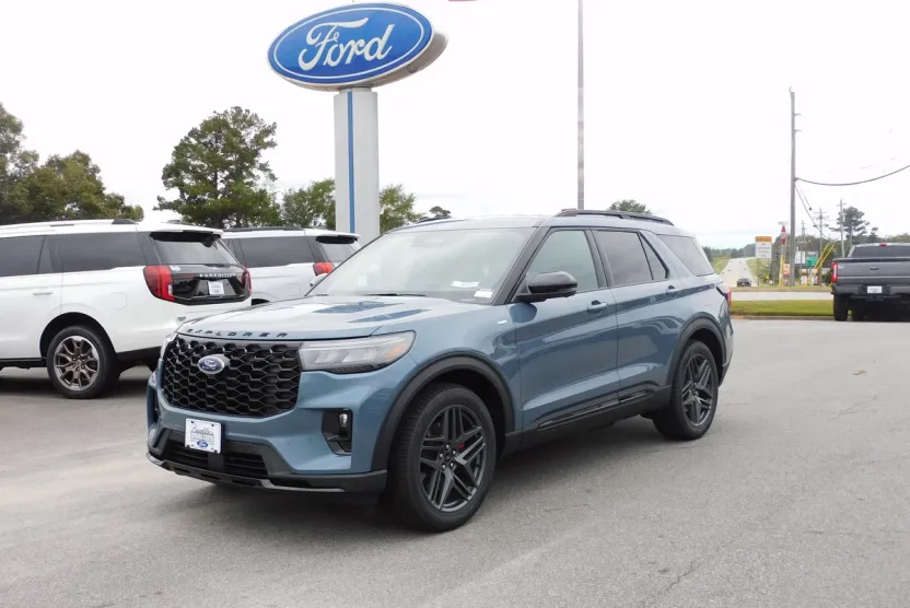 2025 Ford Explorer ST-Line photo 1