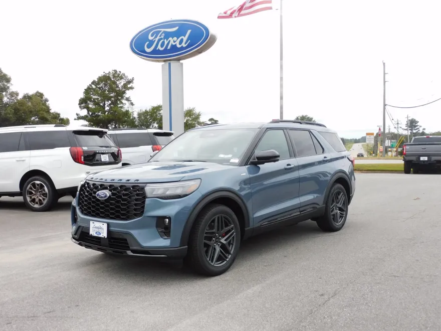 2025 Ford Explorer ST-Line photo 1