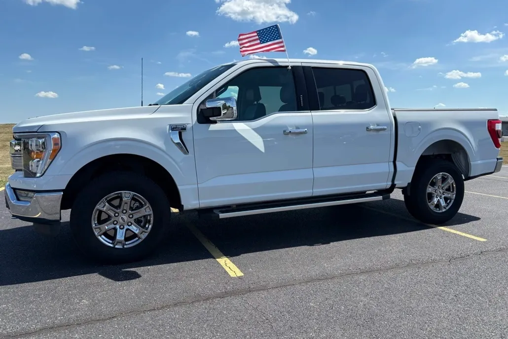 2023 Ford F-150 Lariat photo 1