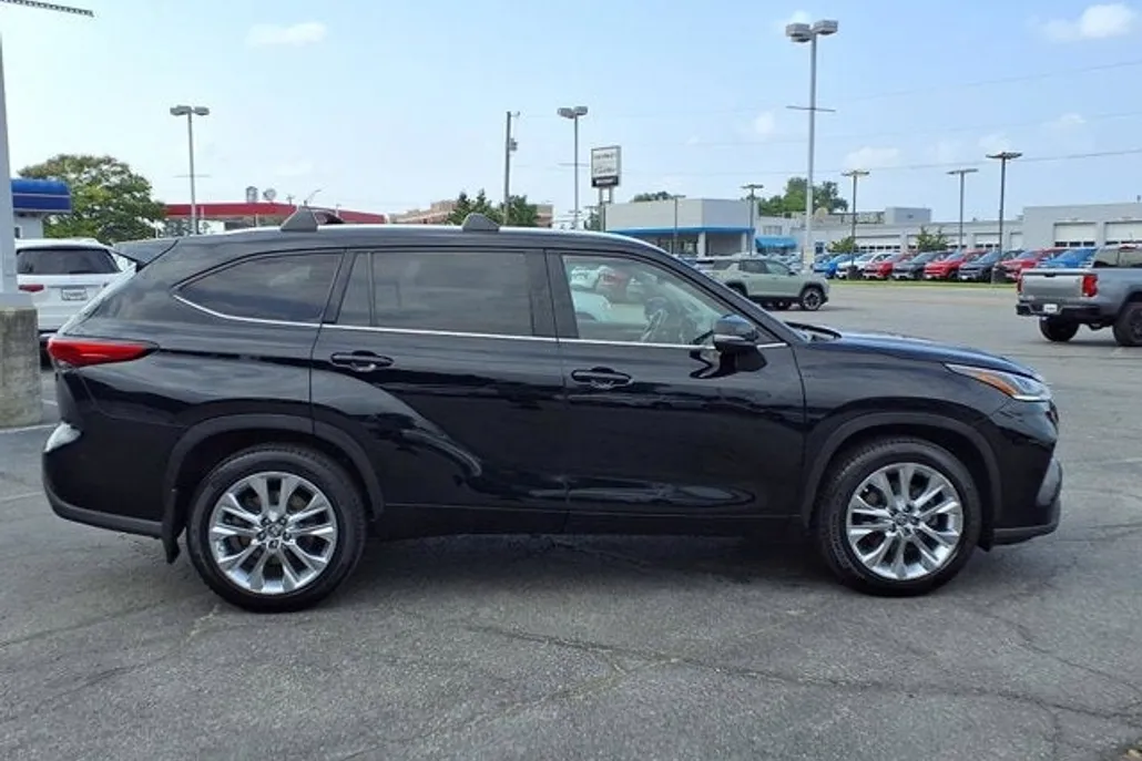 2021 Toyota Highlander Limited photo 1