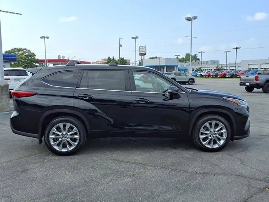 2021 Toyota Highlander Limited photo 1