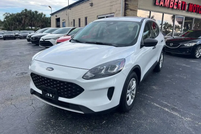 2021 Ford Escape S photo 1