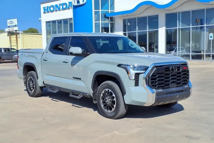 2024 Toyota Tundra SR5 photo 1