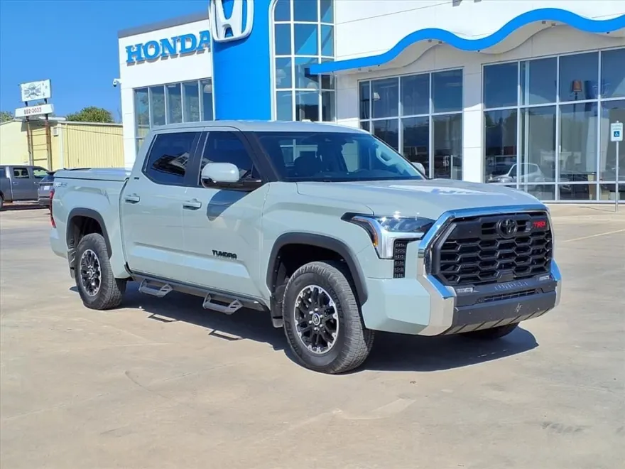 2024 Toyota Tundra SR5 photo 1