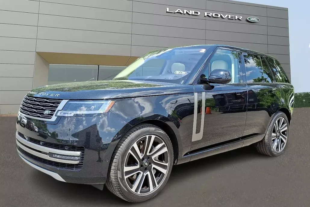 2023 Land Rover Range Rover SE photo 1