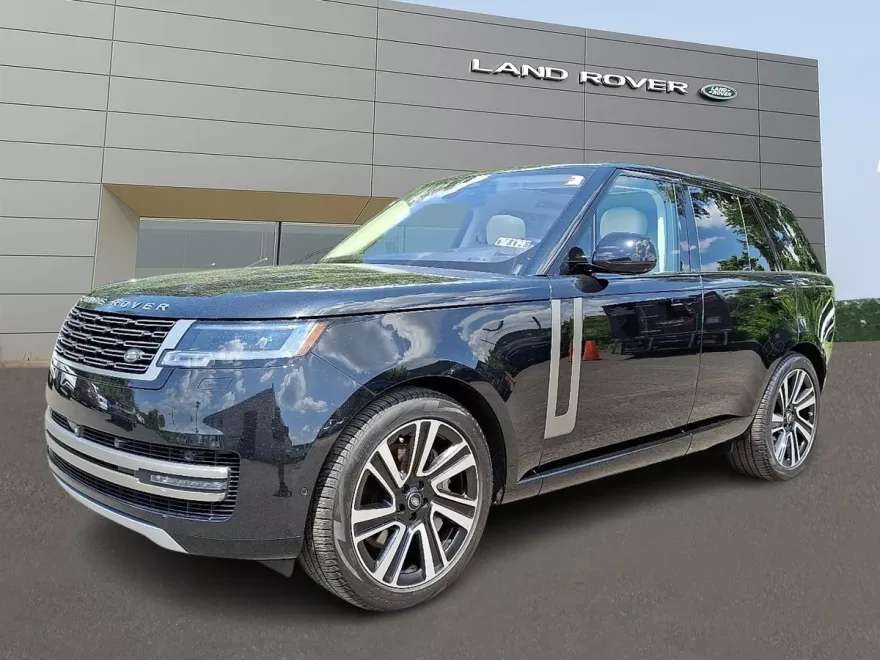 2023 Land Rover Range Rover SE photo 1