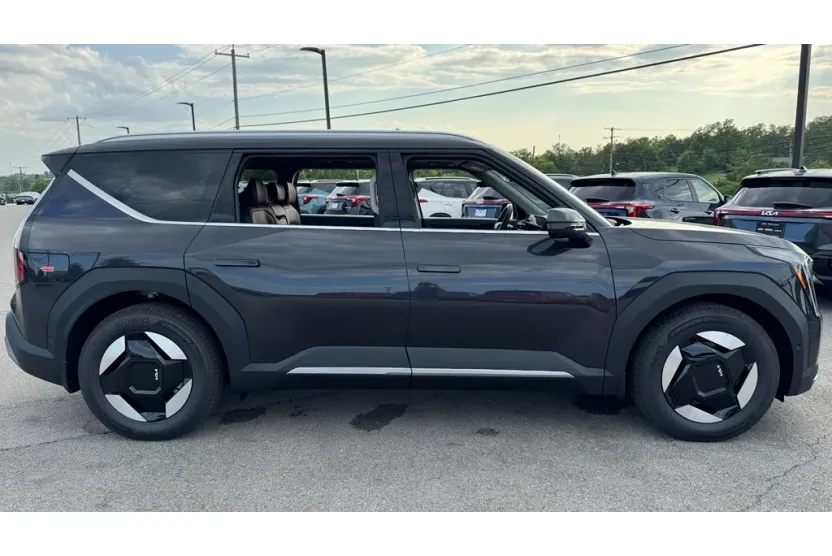 2026 Kia EV9 Wind photo 1