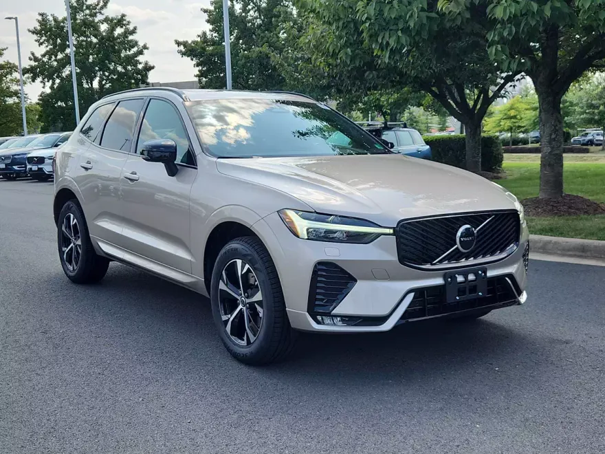 2026 Volvo XC60 B5 Core photo 1