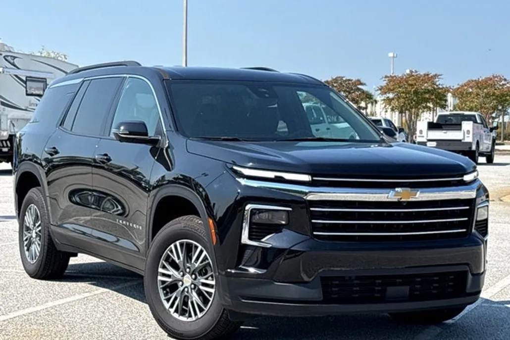2024 Chevrolet Traverse photo 1