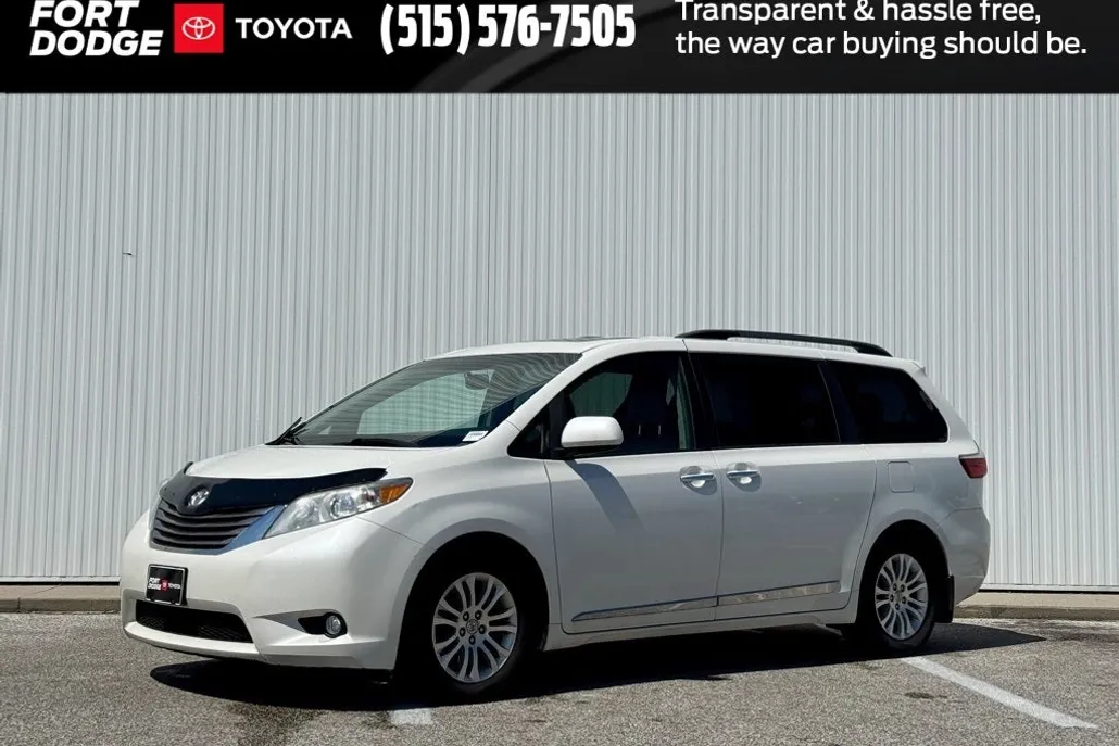 2017 Toyota Sienna XLE Premium photo 1