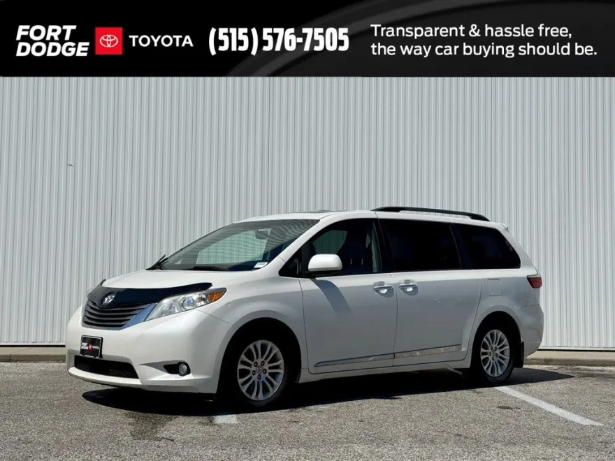 2017 Toyota Sienna XLE Premium photo 1