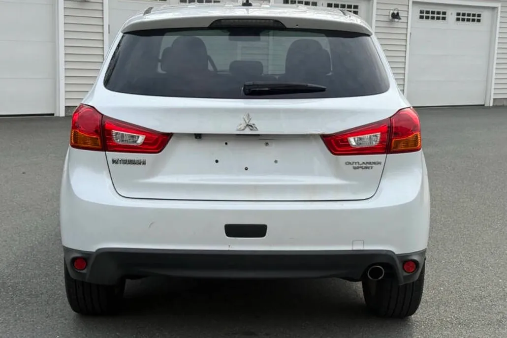 2014 Mitsubishi Outlander Sport SE photo 1