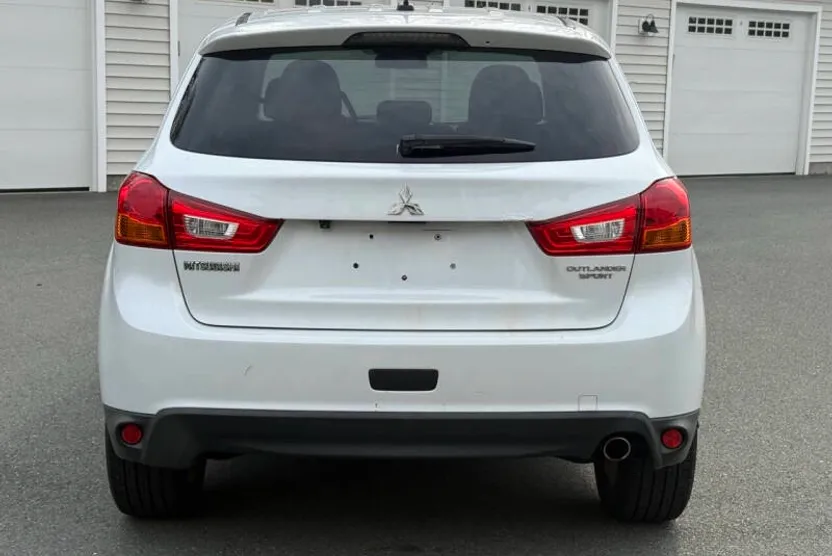 2014 Mitsubishi Outlander Sport SE photo 1