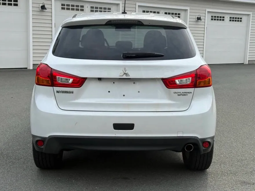 2014 Mitsubishi Outlander Sport SE photo 1
