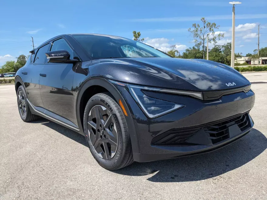2025 Kia EV6 Light photo 1