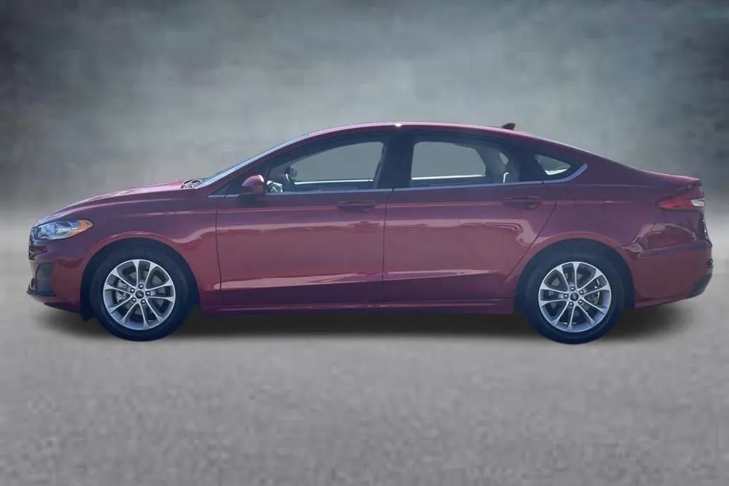 2020 Ford Fusion SE photo 1