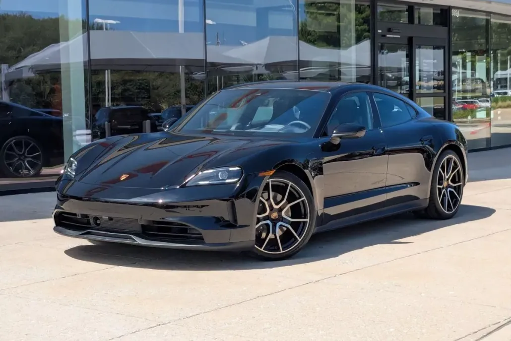 2025 Porsche Taycan 4 photo 1