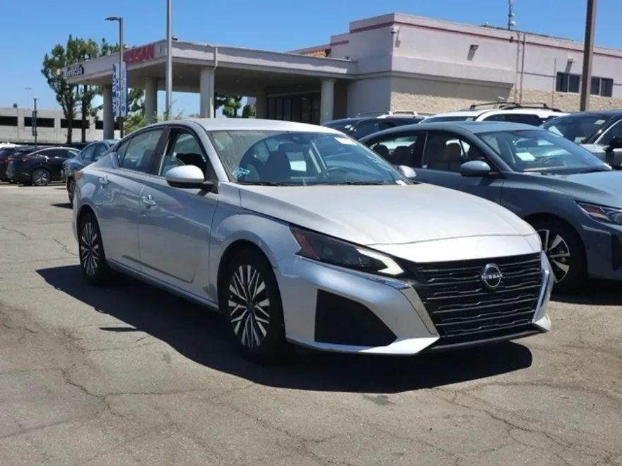 2023 Nissan Altima 2.5 SV photo 1