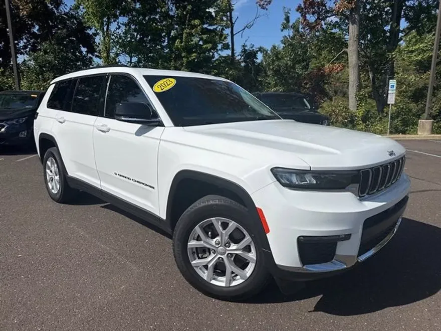 2023 Jeep Grand Cherokee Limited photo 1