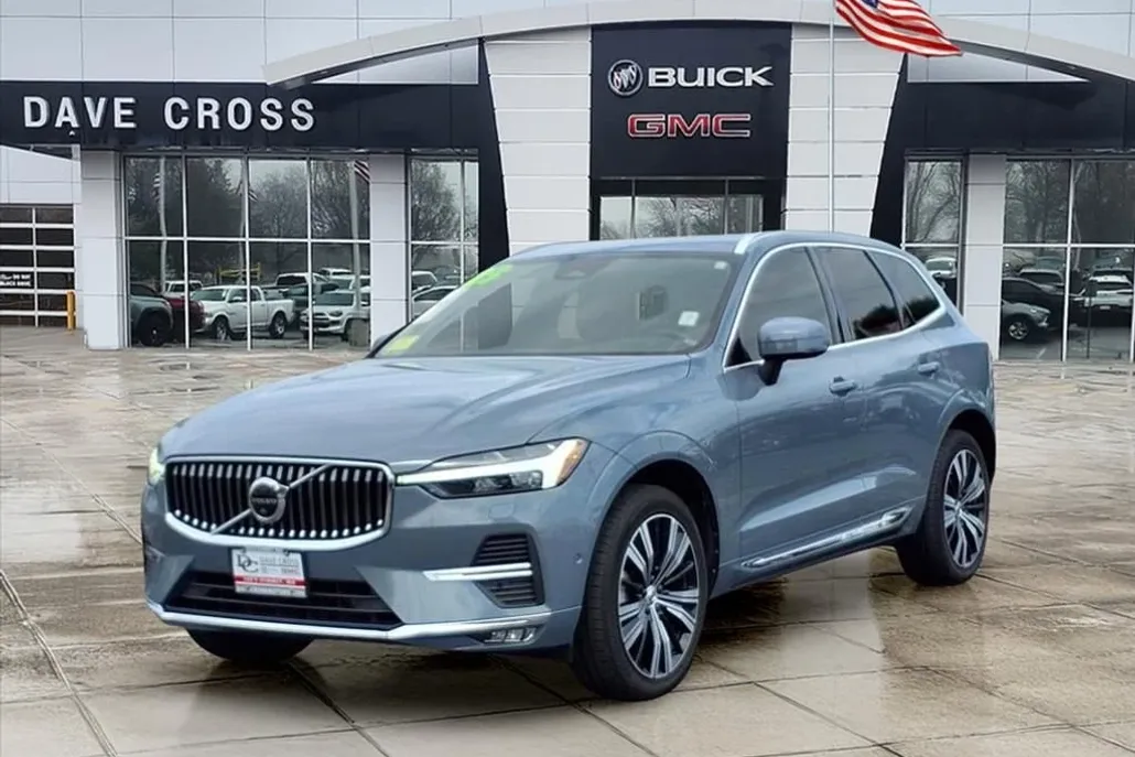 2023 Volvo XC60 B5 Plus photo 1