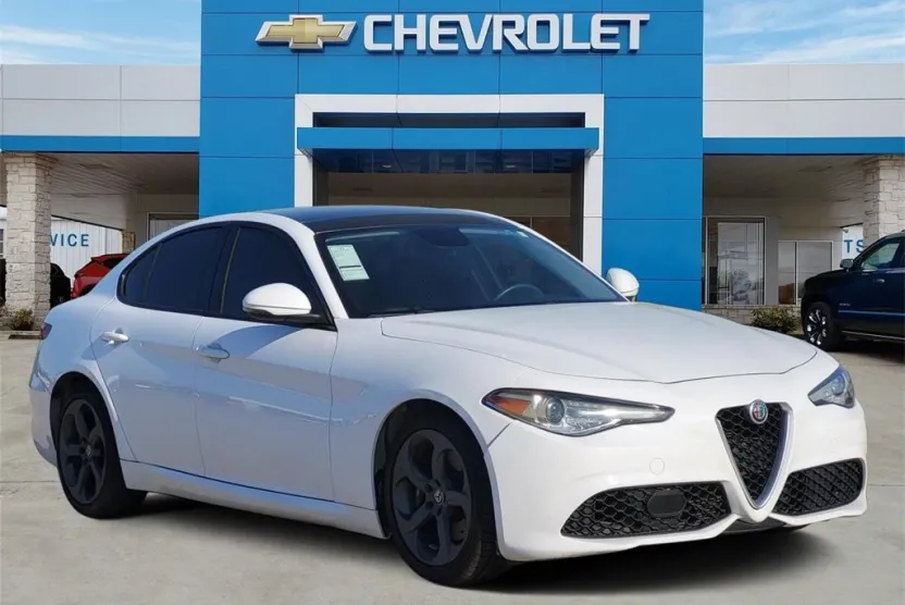 2018 Alfa Romeo Giulia photo 1