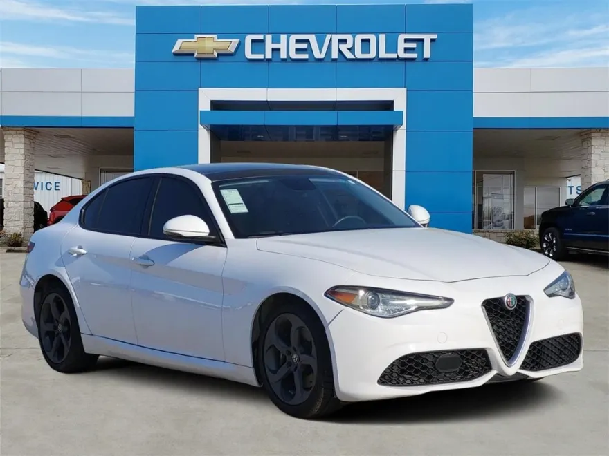 2018 Alfa Romeo Giulia photo 1