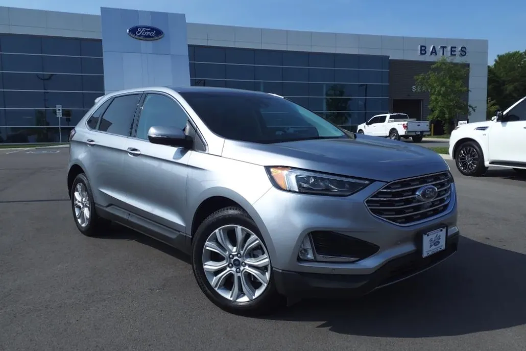 2022 Ford Edge Titanium photo 1