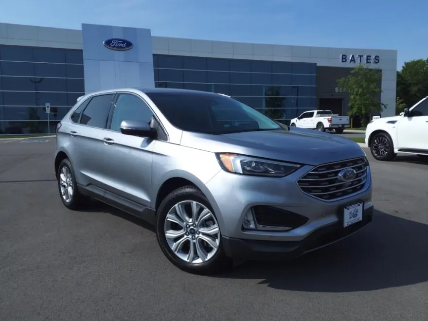 2022 Ford Edge Titanium photo 1