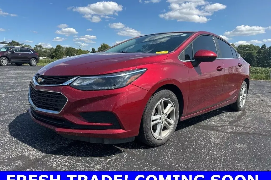 2017 Chevrolet Cruze LT photo 1