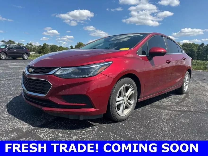 2017 Chevrolet Cruze LT photo 1