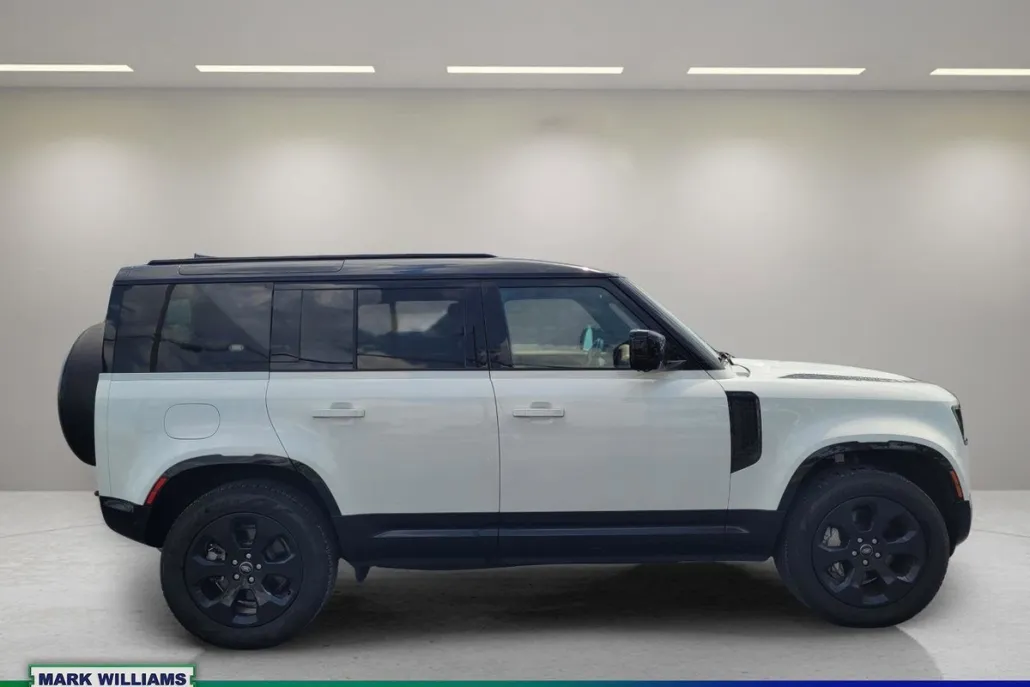 2023 Land Rover Defender 110 X-Dynamic SE photo 1