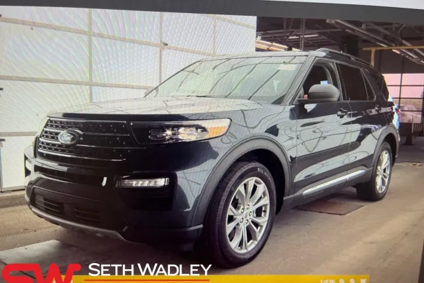 2022 Ford Explorer XLT photo 1