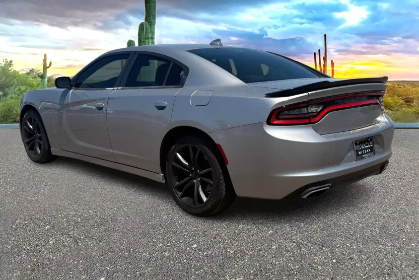 2016 Dodge Charger SXT photo 1